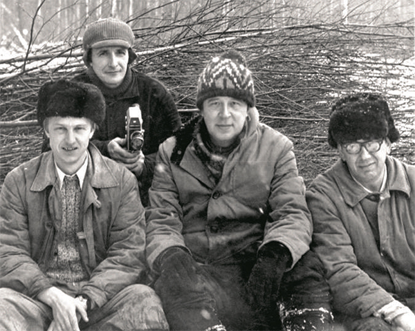 Шефская помощь сельскому хозяйству — заготовка кормов,1982 г.: Кравченко И.В., Лунев В.П., Работнов Н.С., Соколов Ю.В.