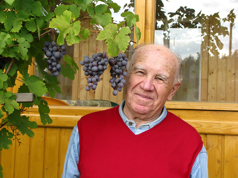 в Физико-энергетическом институте под научно-техническим руководством В.А. Романова был построен уникальный для нашей страны перезарядный ускоритель ЭГП-15.