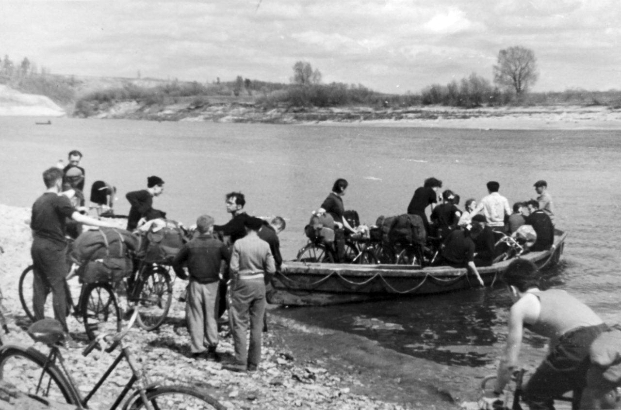 Турпоход на велосипедах. Переправа из Поленово в Тарусу