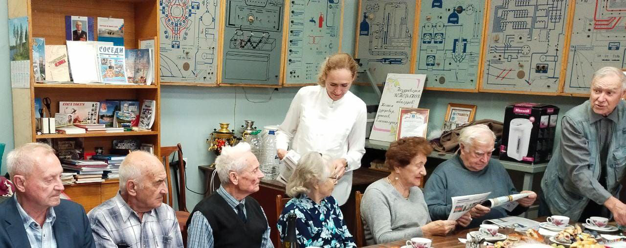 Сергей Владимирович Спиченков (первый справа), Владимир Андреевич Троян (второй справа)