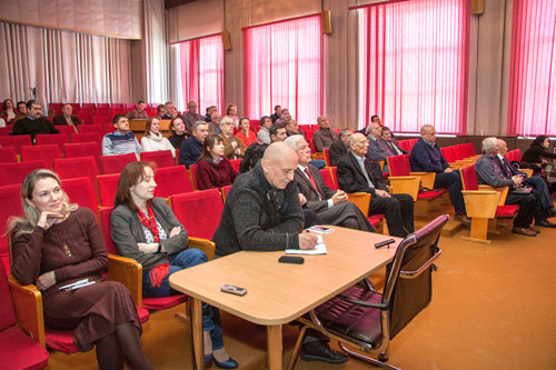 С  докладом на тему Программно-технический комплекс «Виртуально-цифровая АЭС с  ВВЭР» — эффективный современный инструмент поддержки эксплуатирующей  организации выступил научный руководитель ВНИИАЭС, доктор технических наук  Соловьев Сергей Леонидович