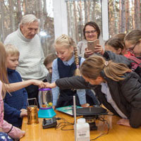 Сотрудники ГНЦ РФ – ФЭИ вместе с движением «Возродим наш лес» посадили деревья в оранжерее предприятия.