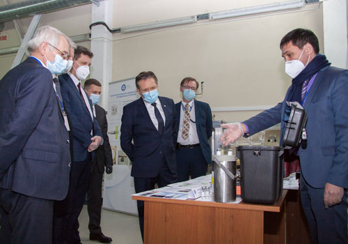 В рамках рабочей поездки в Калужскую область генеральный директор Госкорпорации «Росатом» Алексей Лихачёв посетил АО «ГНЦ РФ — ФЭИ»