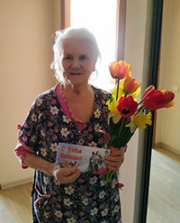 Накануне праздника сотрудники посетили 13 ветеранов Великой Отечественной войны, участников боевых действий и поздравили их с Днем Победы.