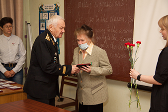 Торжественную церемонию вручения, состоявшуюся в Физико-энергетическом институте, проводил капитан 1 ранга, оператор реактора АПЛ-К 123 (проект 705К) Юрий Васильевич Миланич.