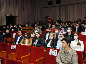 Также ребята прослушали лекцию ведущего научного сотрудника отделения ядерной физики, доктора технических наук Андрея Морозова: «Пути развития научной карьеры в сфере атомной энергетики и высоких технологий».