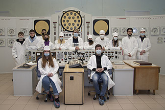 Экскурсионные группы общеобразовательных школ №15» г. Калуги и №2» п.Бабынино узнали историю зарождения советского атомного проекта, познакомились с экспозицией отраслевого мемориального комплекса Первой в мире АЭС