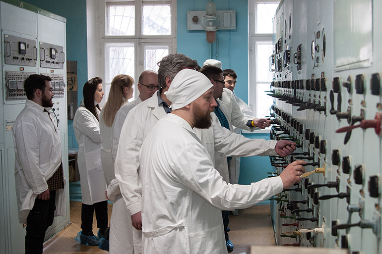 Подольские ученые познакомились с научными и производственными возможностями Физико-энергетического института»