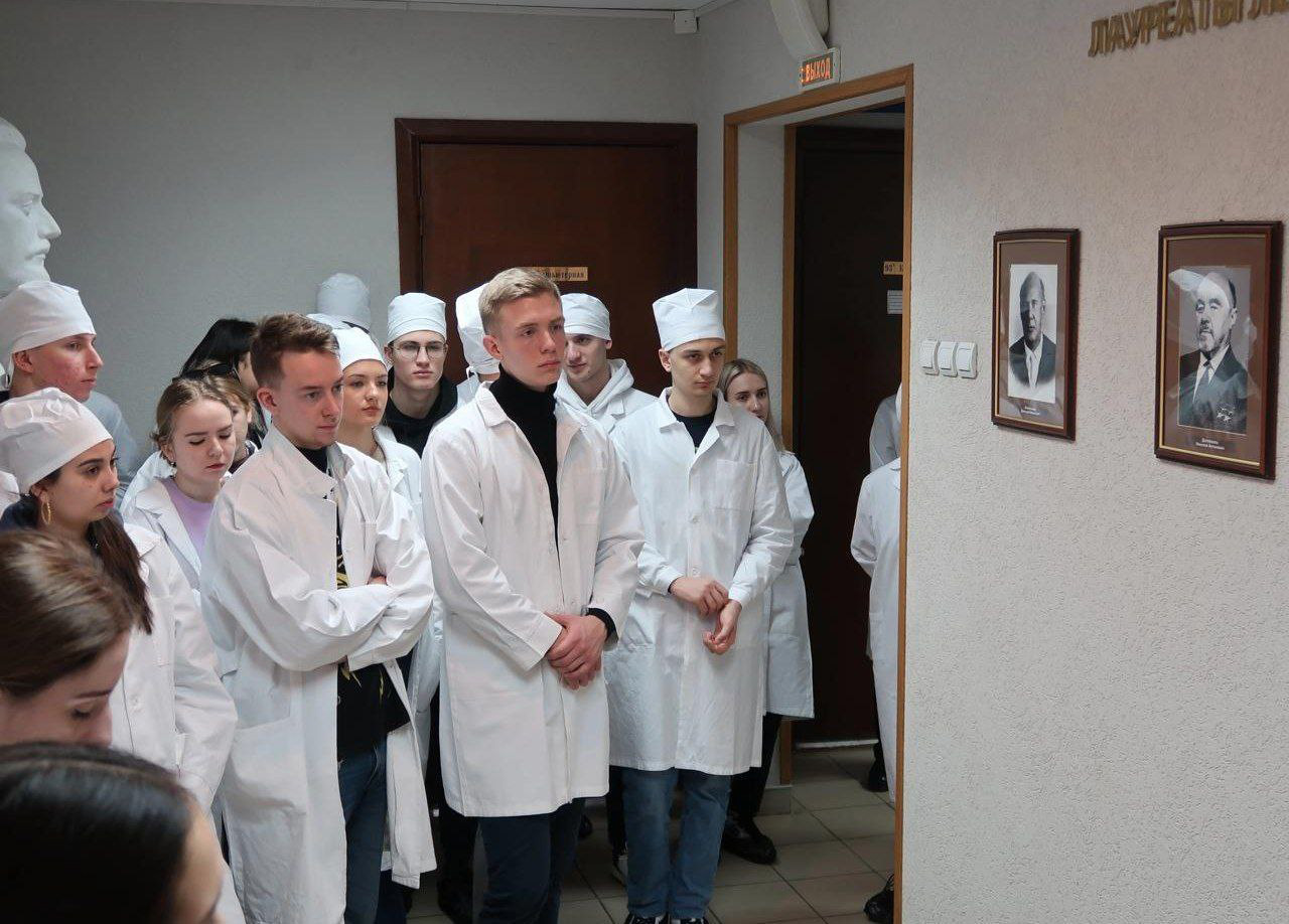 Меня поразила история станции, условия, в которых она создавалась, и самоотверженные люди.