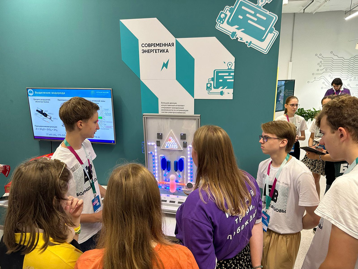 Учёные Росатома помогли школьникам Сириуса создать систему водородной безопасности современной АЭС