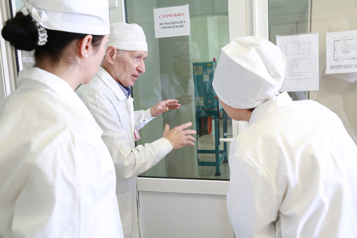 Эксперты Технической  академии Росатома познакомились с производством медицинских изделий в  Физико-энергетическом институте