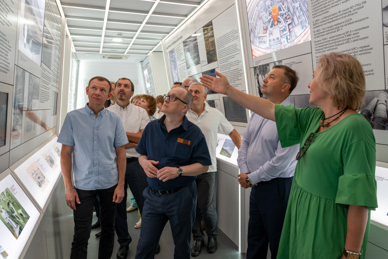Участники тура познакомились с историей атомной промышленности. .
