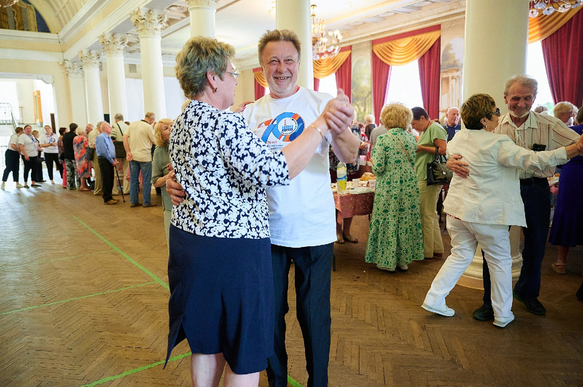 Ветеранов приветствовал генеральный директор ГНЦ РФ – ФЭИ Андрей Лебезов.