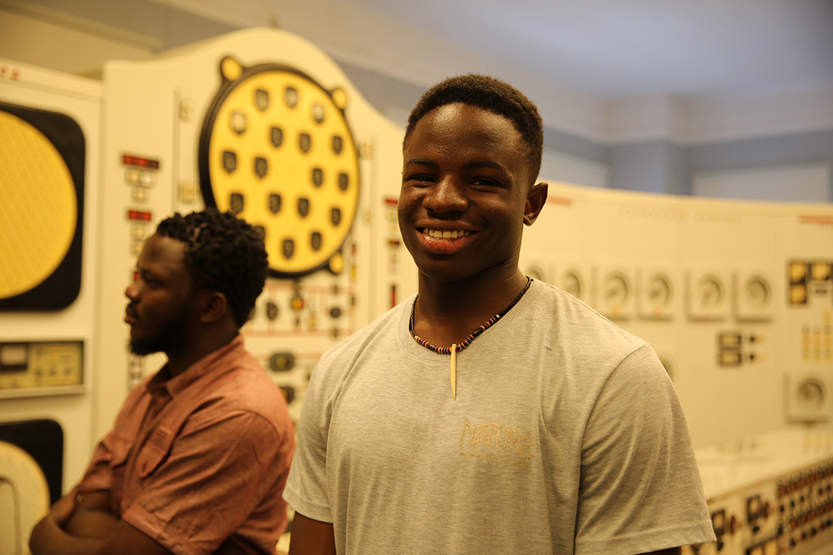 В своих творческих работах студенты рассказывали о потенциале и будущем атомной энергетики в Африке. Победители были награждены поездкой в Россию, где они посетили некоторые объекты атомной энергетики.