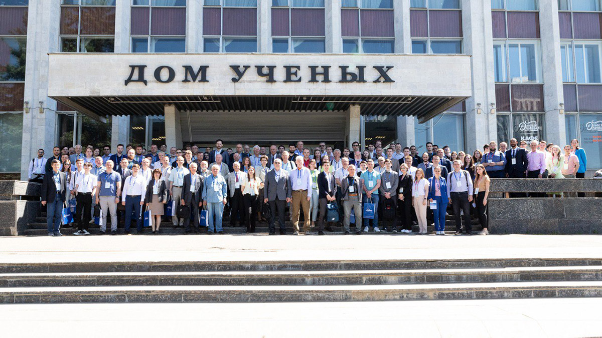 Сегодня расчетные алгоритмы, коды, константное обеспечение и техника физического эксперимента шагнули далеко вперед. Мы умеем разрабатывать и конструировать ядерные установки, которые войдут в новое поколение безопасных и экономичных реакторов и обеспечат Россию энергией на долгие годы»