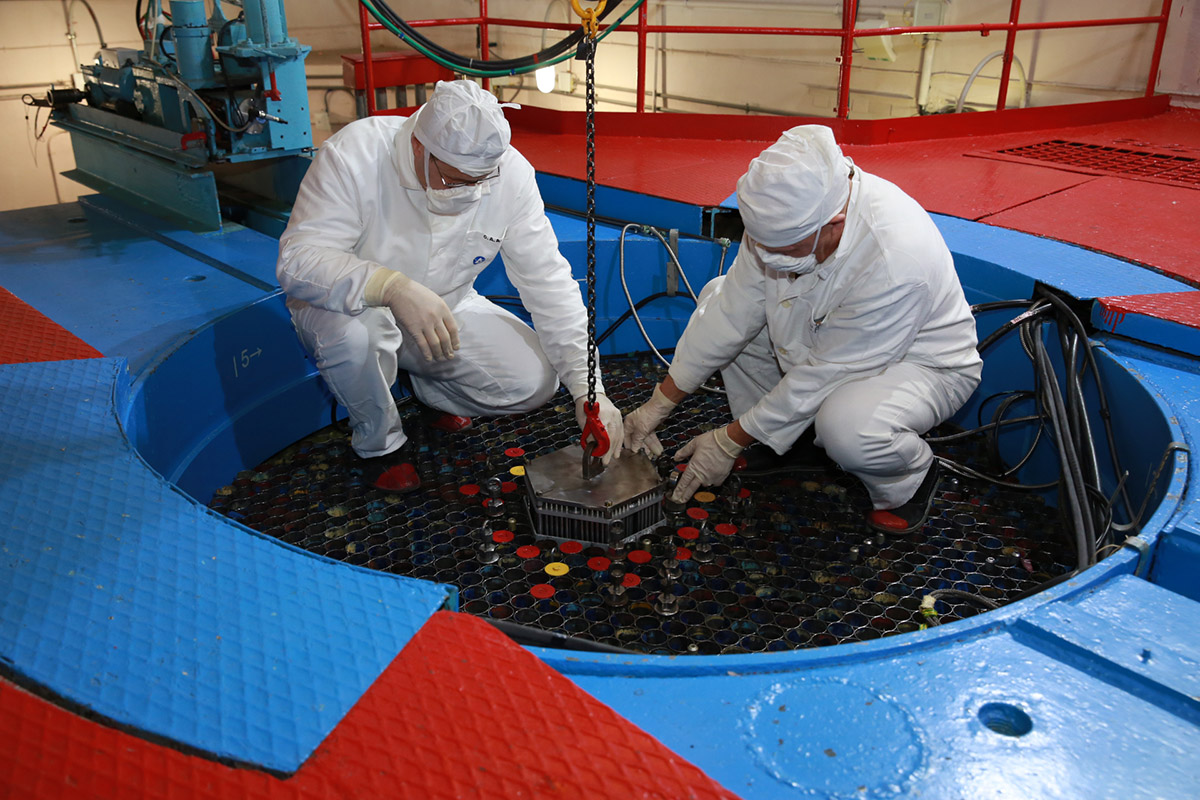 Разработанная двухстадийная экспериментальная программа на стенде БФС-1 для исследования нейтронно-физических характеристик реактора ВВЭР-С с МОКС-топливом при условии ее выполнения в полном объеме позволит в существенной степени сократить дефицит экспериментальных данных.