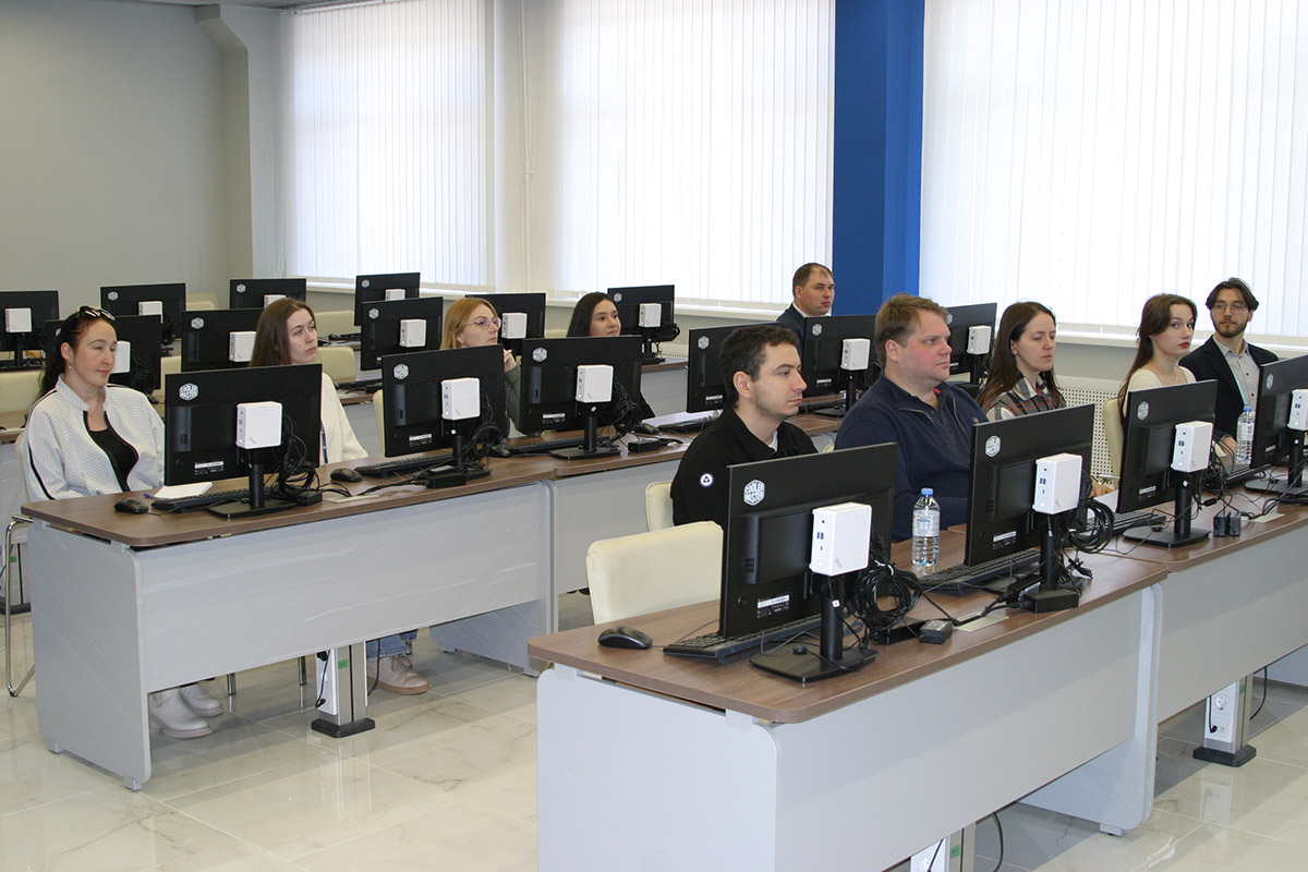 В ходе научно-практического семинара «Инновационные технологии в разработке и производстве новых изотопов и генераторов медицинского назначения и РФПЛ. Проблемы внедрения в ядерно-медицинской отрасли» ведущий технолог АО «НИФХИ им. Л.Я. Карпова» Глеб Локтев рассказал о разработке сорбционной колонки для новой модели генератора технеция