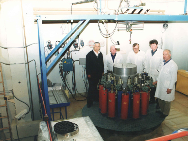 Критический стенд «Стрела»,  на котором изучались физические характеристики ЯРД