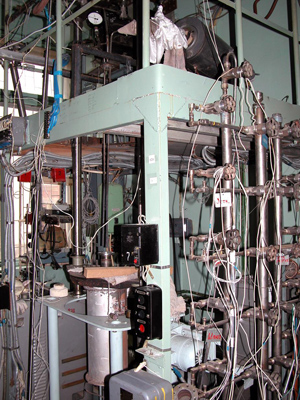 Материаловедческий стенд «ГАММА»    для  изучения поведения макетов твэлов, ПЭЛов и конструкционных материалов в  аварийных температурных условиях (до 1250 °С) в потоке водяного  пара, инертного газа, на воздухе и в вакууме.