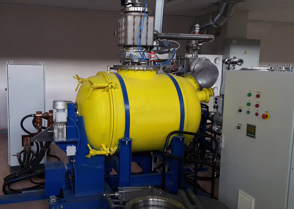 Установка вакуумной индукционной плавки металла