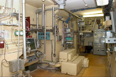 Пультовая и оборудование камеры резки.