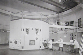 Зарубежные аналоги критических ядерных стендов (https://commons.wikimedia.org/wiki/File:Zero_Power_Critical_Reactor_No._7_001.jpg)